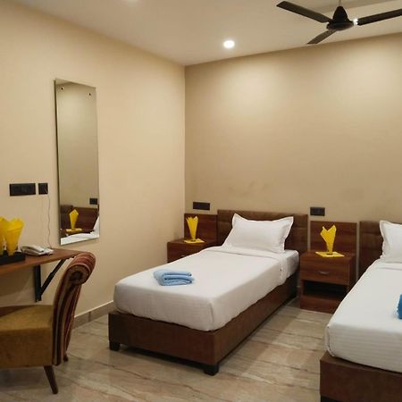 Hotel Windsor Plaza Хидерабад Екстериор снимка