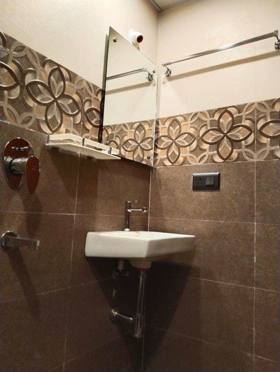 Hotel Windsor Plaza Хидерабад Екстериор снимка